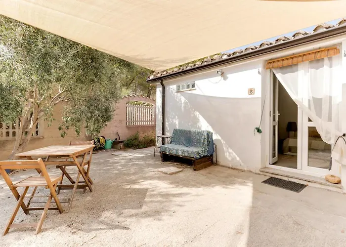 Oda ve Kahvaltı Domu Prexada 3*